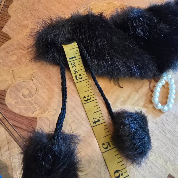 Vintage Fur Collar with Pompoms & Pearls, Child / Youth Size​ - Picture 9 of 10